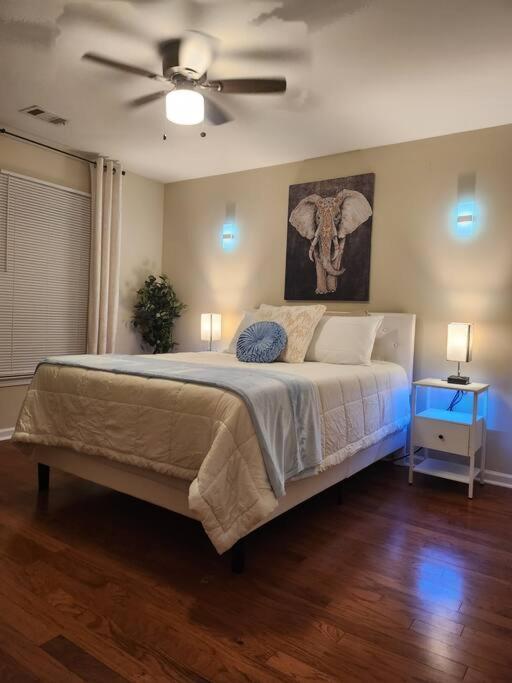 Holiday home 2,298sqft-king Bed-bbq-gbps-w/d Snellville